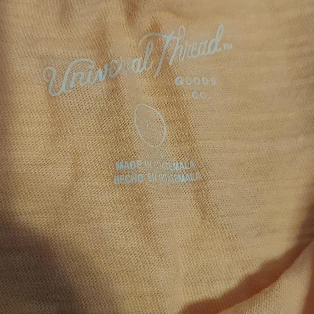 🛑🛑 SOLD SOLD SOLD 🛑🛑 2 Universal Thread T-shirts & 1 Anna T- shirt - Picture 4 of 5